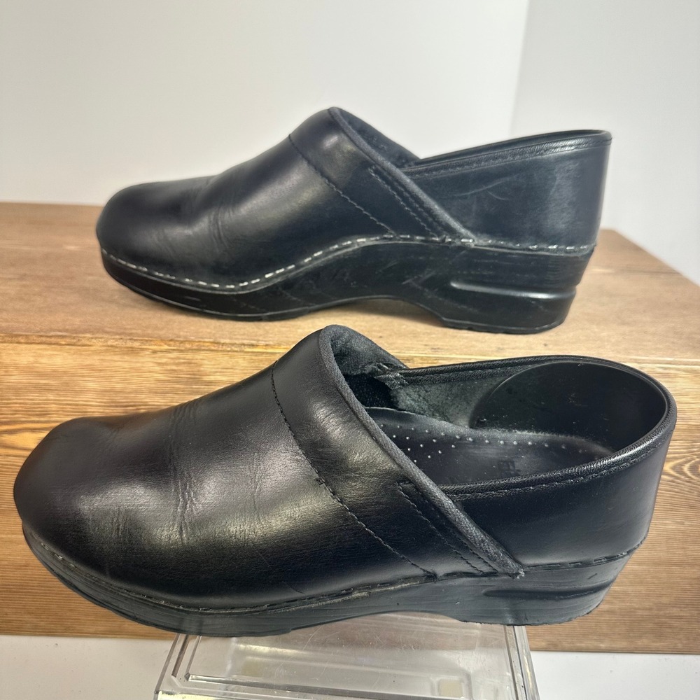 Dansko XP Clogs Women 38/ 7.5-8 Stapled Leather Pro Nurse Comfort Shoes Academia